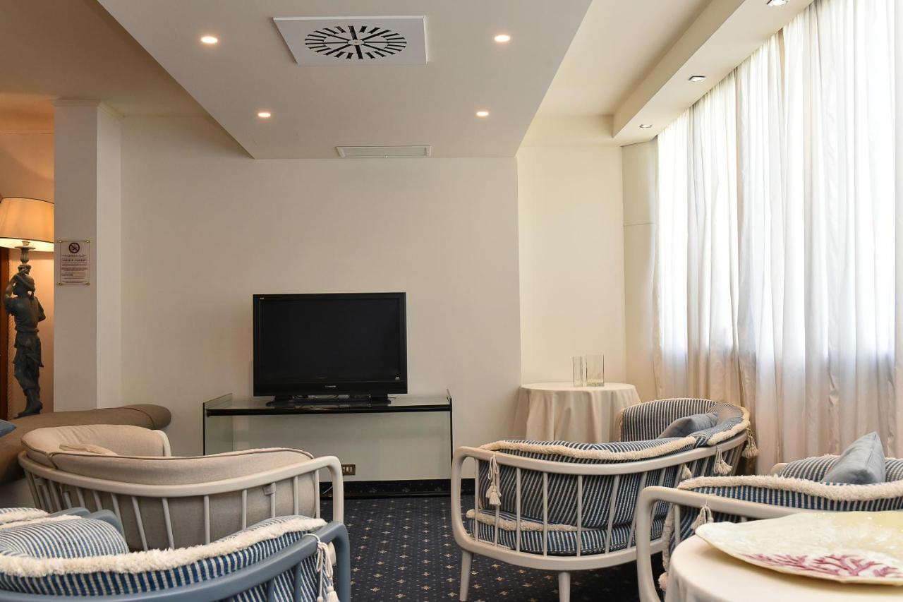 Hotel Anthony リド・ディ・イエゾロ エクステリア 写真